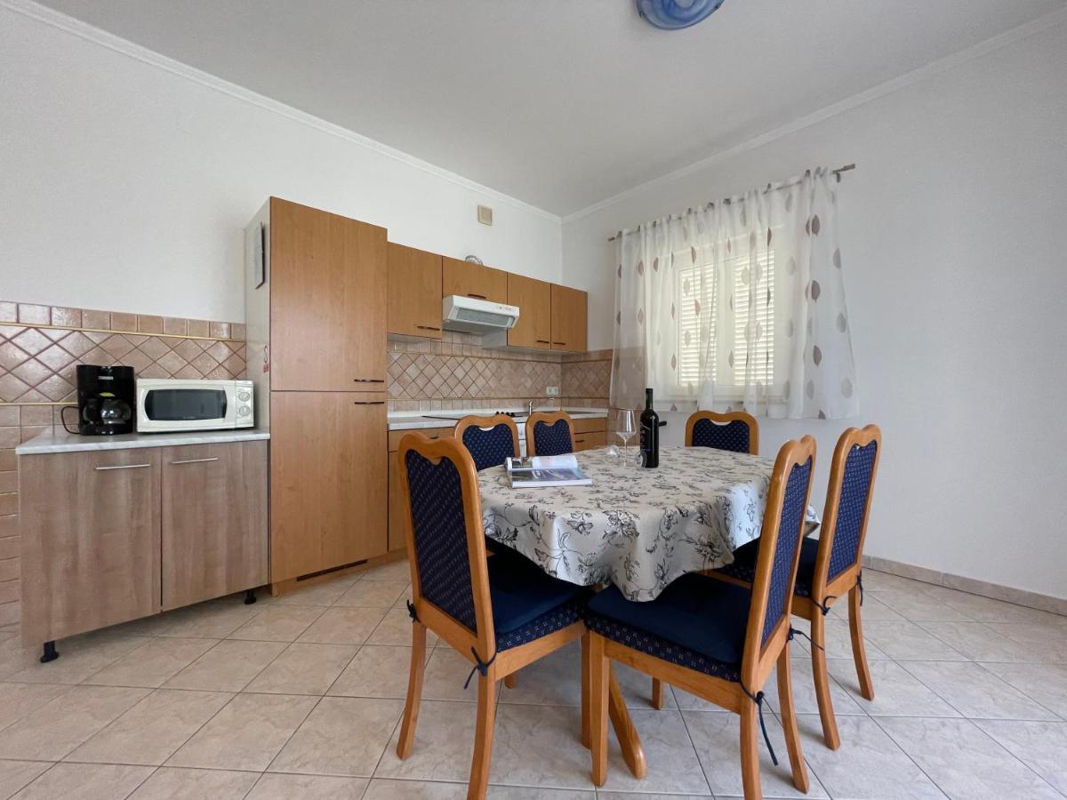 Apartmani Ruzarija Rab Town Eksteriør bilde