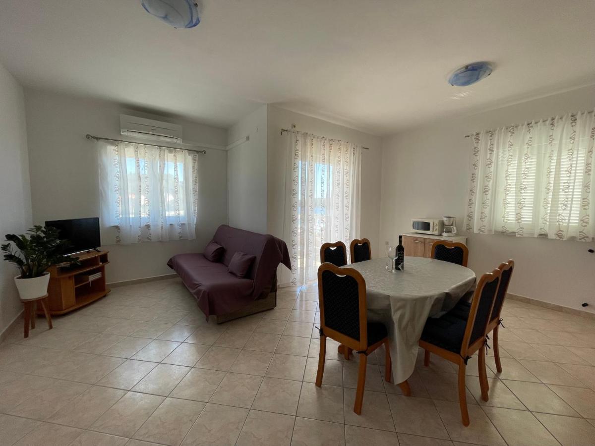 Apartmani Ruzarija Rab Town Eksteriør bilde