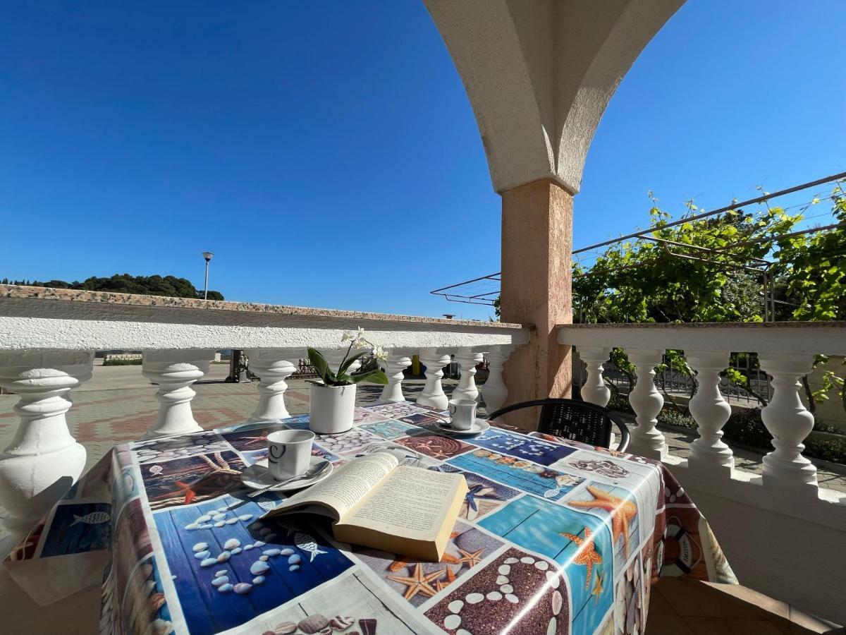 Apartmani Ruzarija Rab Town Eksteriør bilde