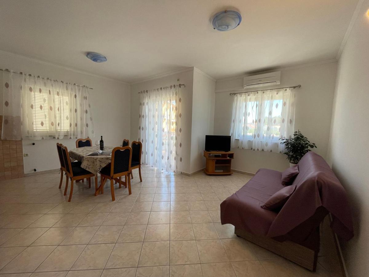 Apartmani Ruzarija Rab Town Eksteriør bilde