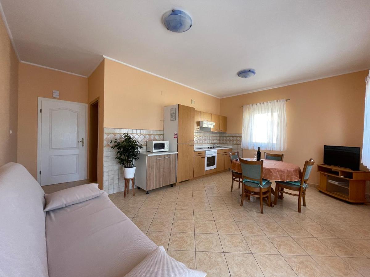Apartmani Ruzarija Rab Town Eksteriør bilde