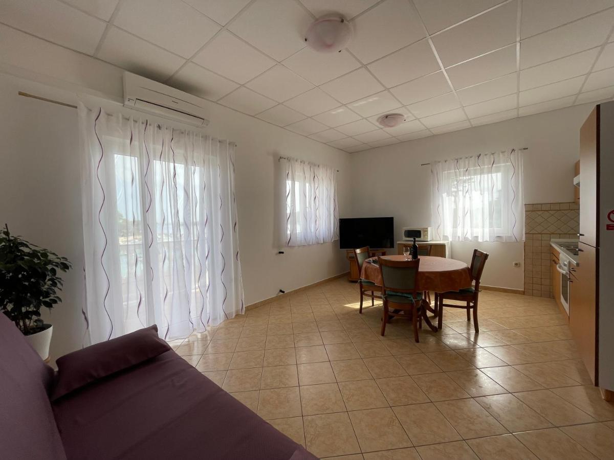 Apartmani Ruzarija Rab Town Eksteriør bilde