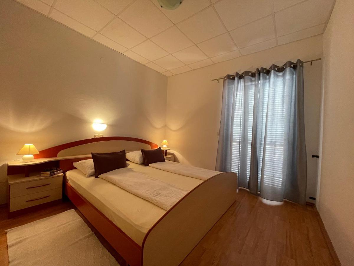 Apartmani Ruzarija Rab Town Eksteriør bilde