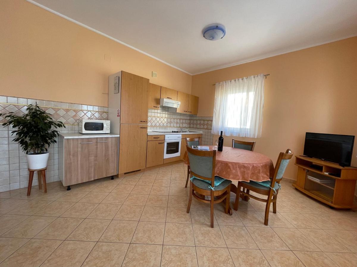 Apartmani Ruzarija Rab Town Eksteriør bilde